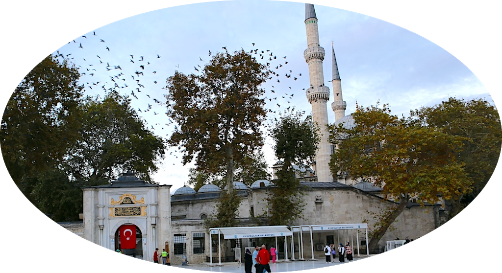 رحلة عبر الزمان والمكان: تل بيير لوتي ومسجد السلطان أبو أيوب الأنصاري في قلب إسطنبول