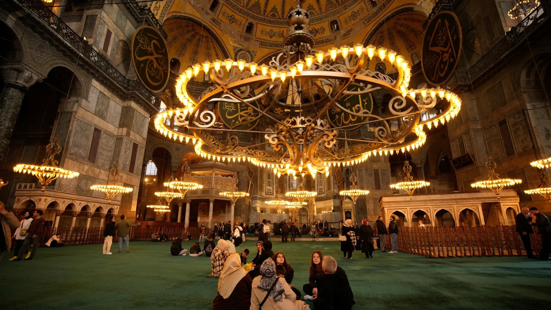 Ayasofya Camii ve Müzesi Rehberi : Kiliseden Camiye Uzanan Tarihi Yolculuk