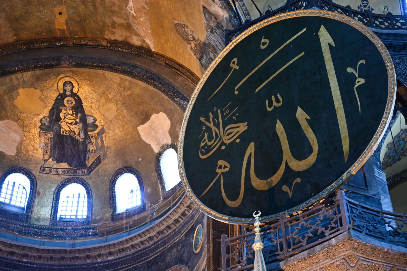 Santa Sofía de Estambul: De Catedral a Mezquita – Guía Completa de Visita