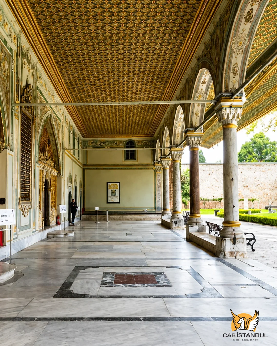 Topkapı Sarayı Harem dairesinin işlemeli iç
  mekânı