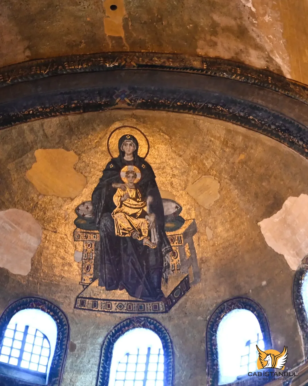 Detalle del mosaico del Deésis en las galerías superiores de Santa Sofía, con el rostro de Cristo, Estambul
