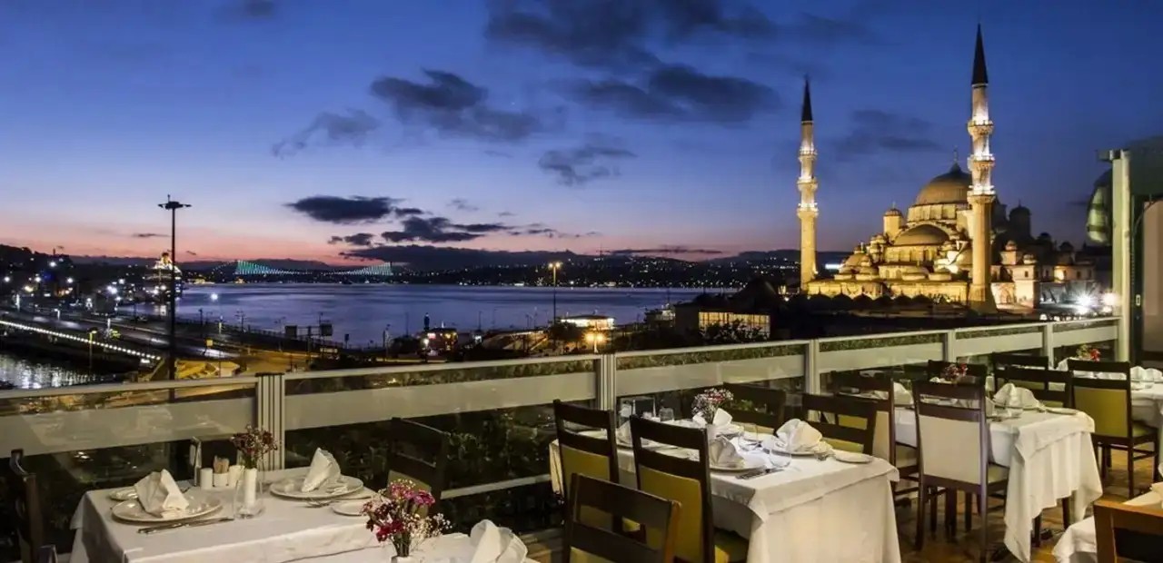 Les meilleurs restaurants d'Istanbul en 2026 : guide Michelin, Bosphore, fruits de mer et kebab