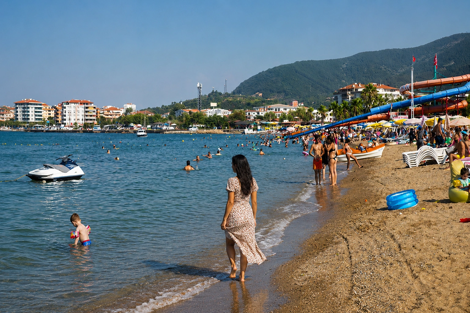 Çınarcık sahili, palmiye ağaçları ve sahil yolu