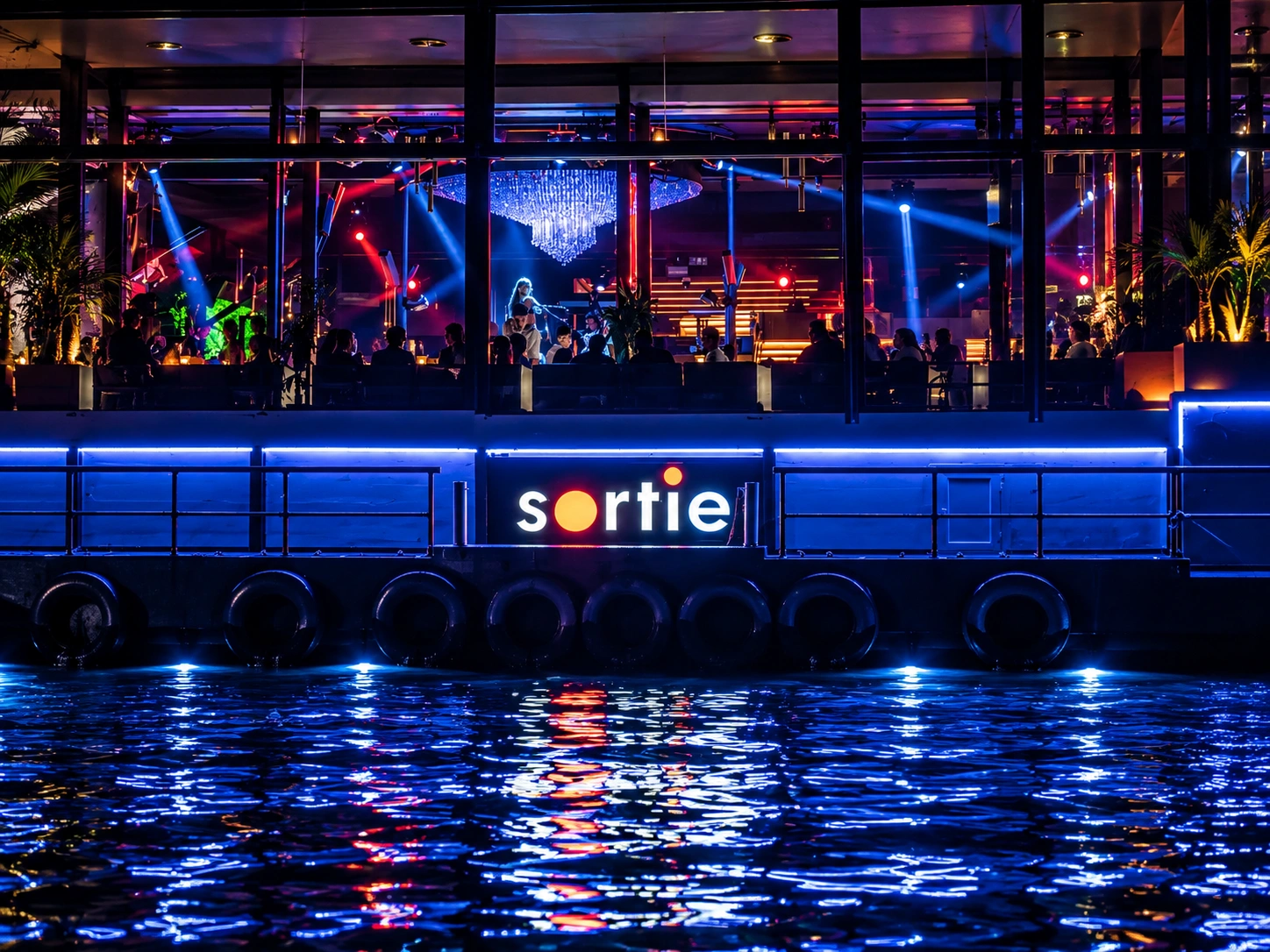 Kuruçeşme 水边 Sortie 的夜间露台