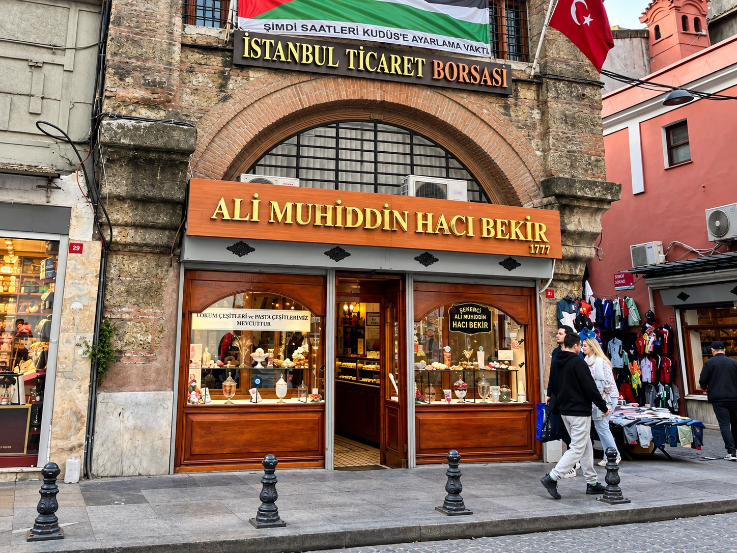 Ali Muhiddin Hacı Bekir lokum vitrini