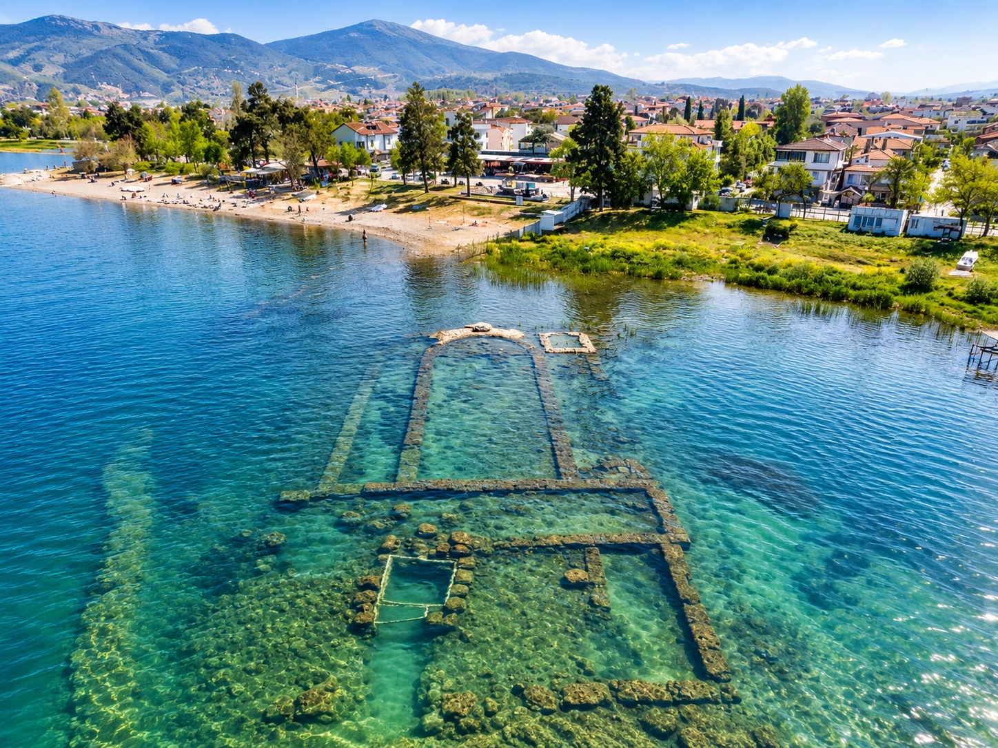 Tarihi İznik / Nicaea kenti yakınında İznik Gölü kıyısı