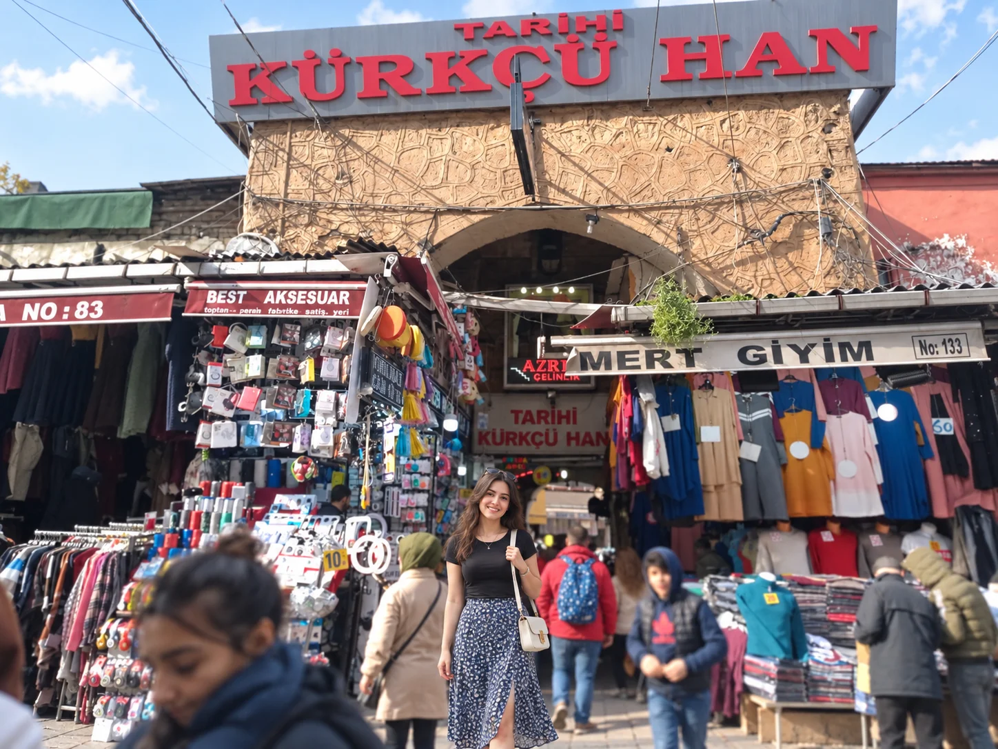 Mahmutpaşa 商业坡附近 Kürkçü Han 的庭院