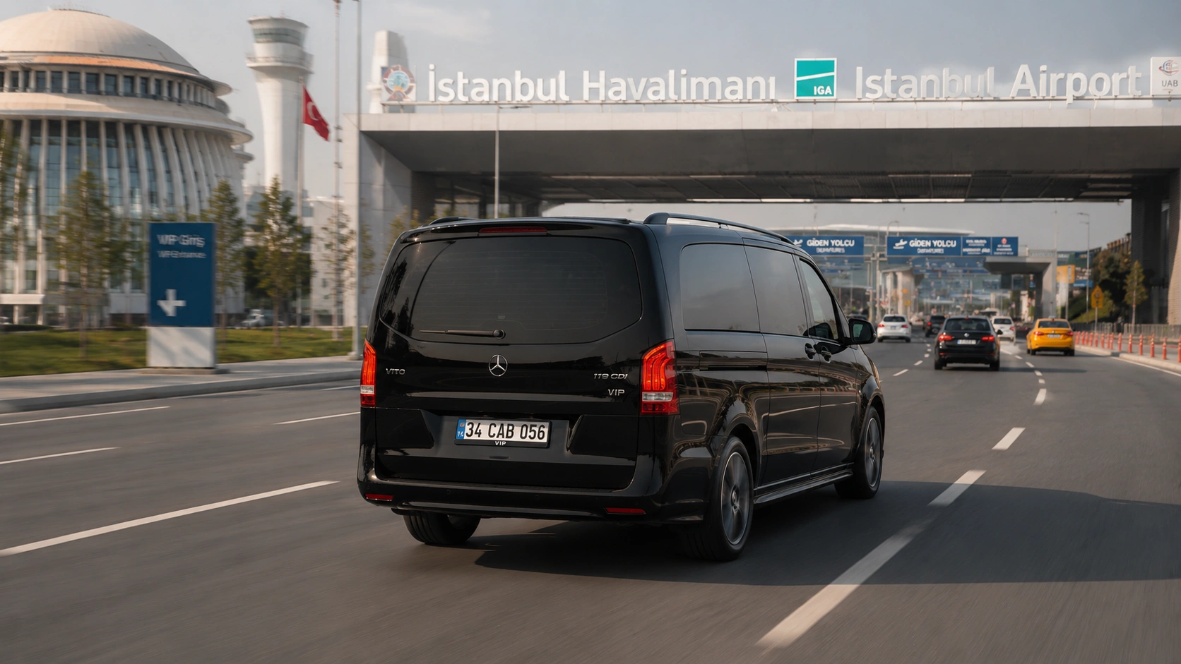 Cab Istanbul Mercedes Vito İstanbul Havalimanı'ndan şehir içine özel transfer için ayrılıyor