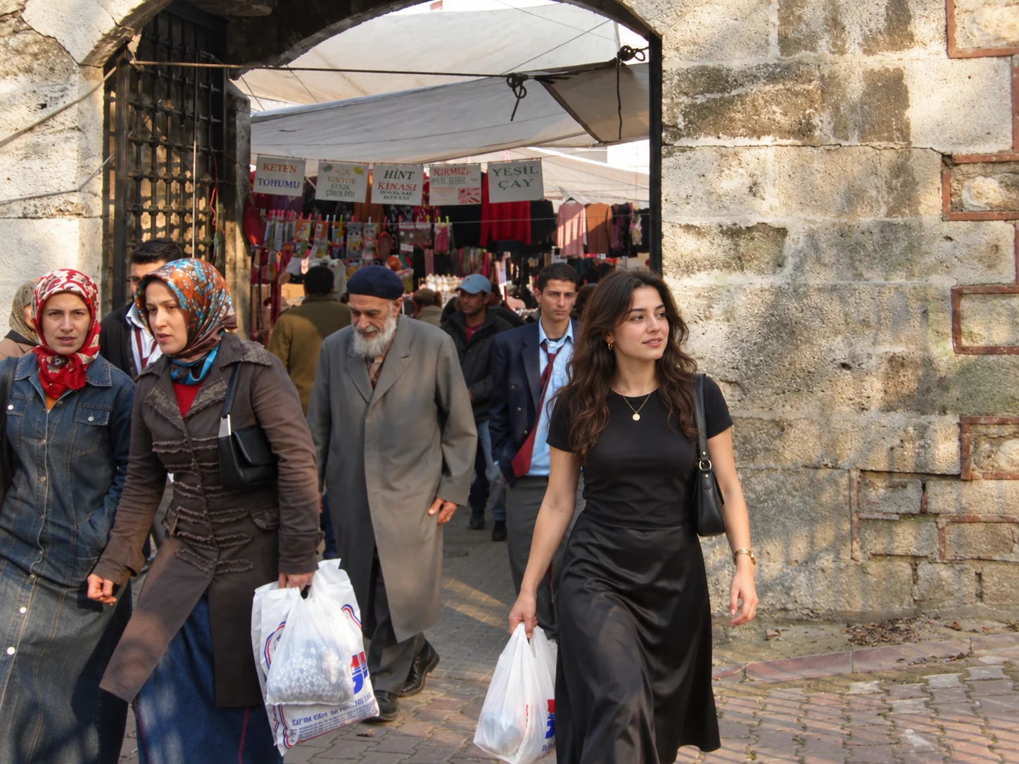 بوابة تاريخية عثمانية في حي الأربعاء بالفاتح في إسطنبول