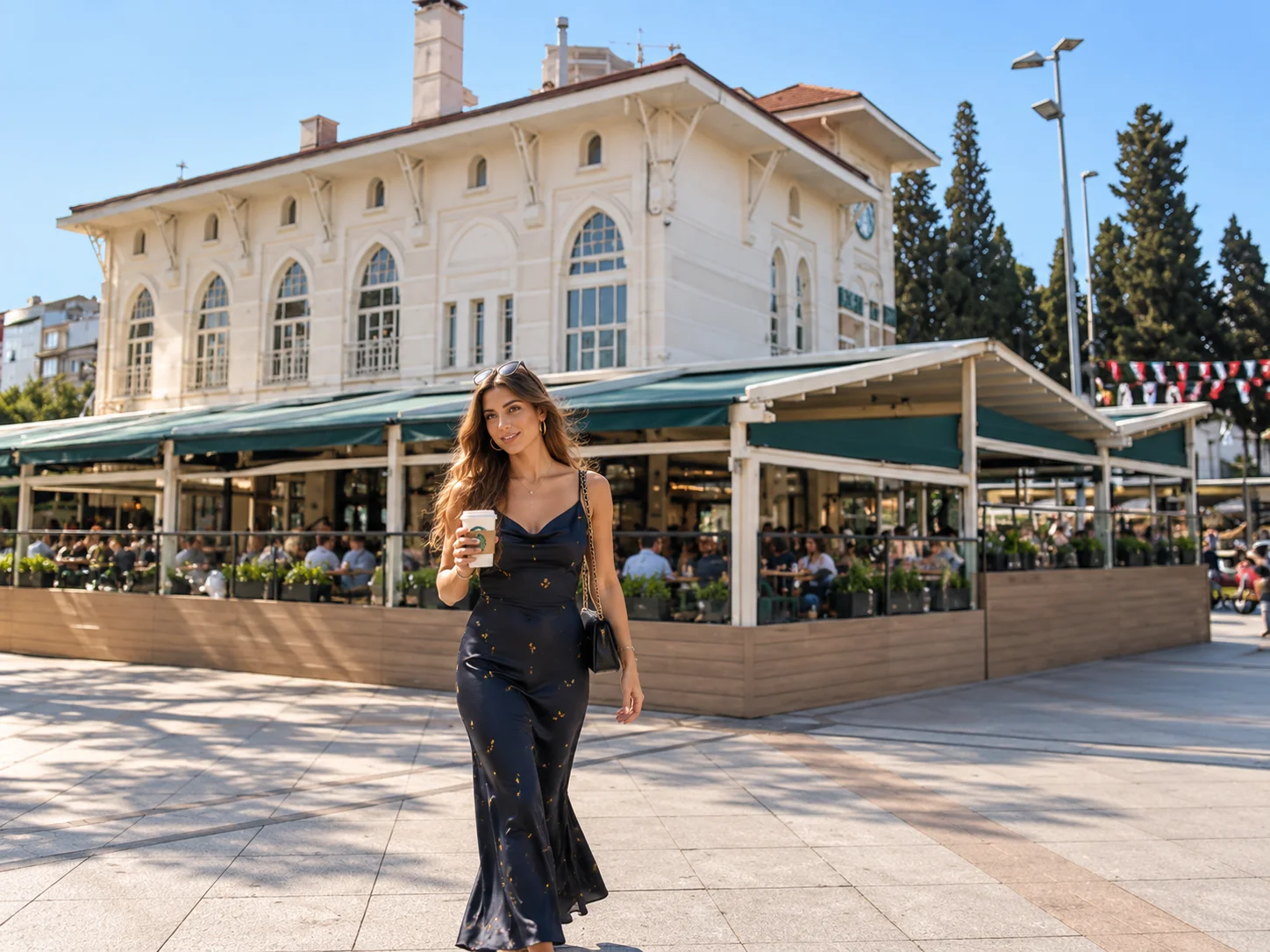 İstanbul Cevahir AVM'deki Starbucks kafe