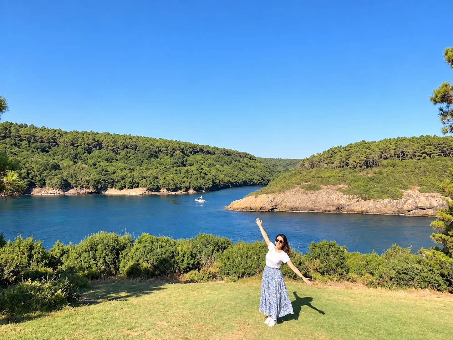Hamsilos Koyu dar fiyord görünümlü girintisi, ormanlık tepeler, Sinop