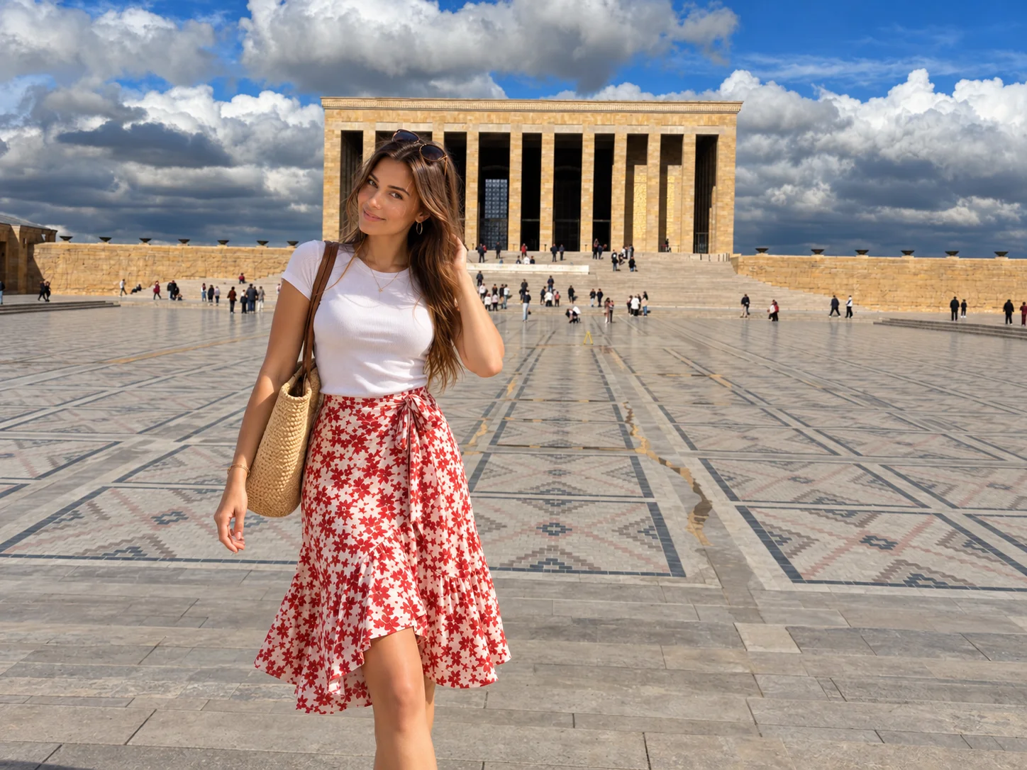 Çankaya'da Rasattepe üzerindeki Anıtkabir — sütunlu giriş holü ve ana kule