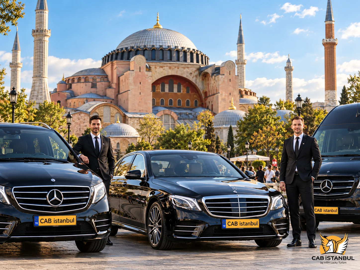 Два водителя Cab Istanbul в чёрных костюмах стоят рядом с седаном Mercedes-Benz, минивэном V-Class и микроавтобусом Sprinter на площади Султанахмет на фоне собора Айя-София
